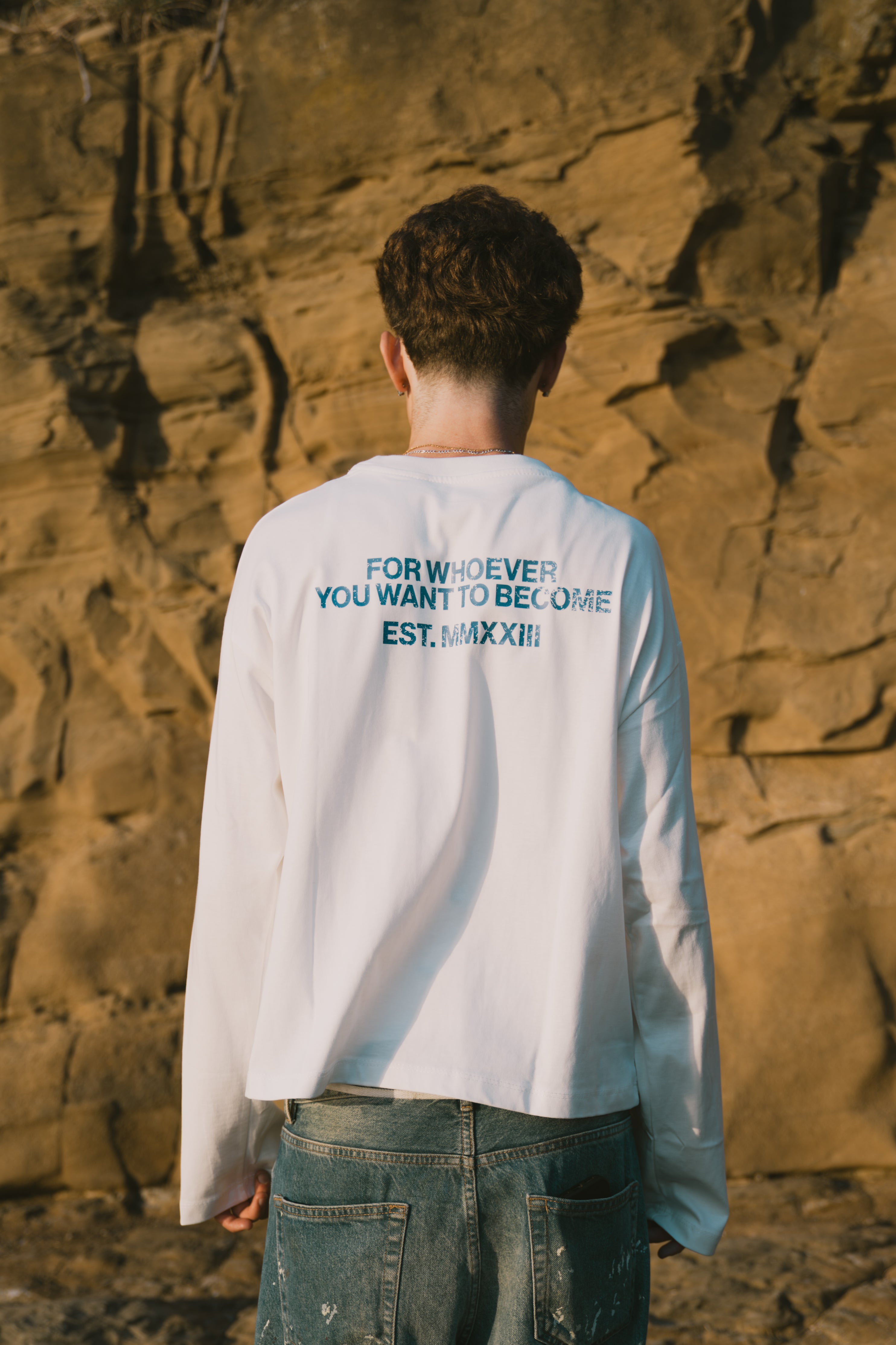 LegiáWrld Longsleeve WH tee