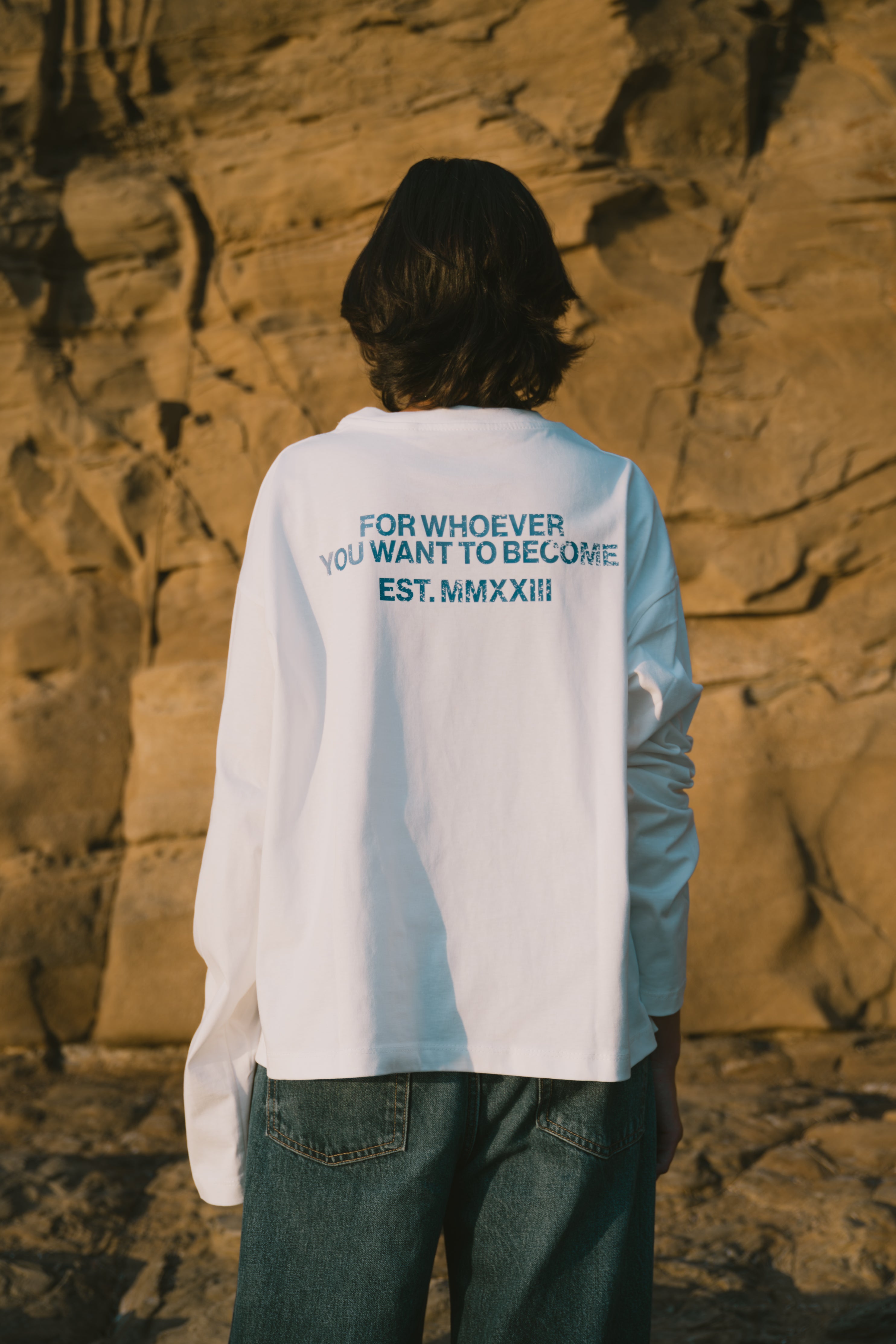 LegiáWrld Longsleeve WH tee