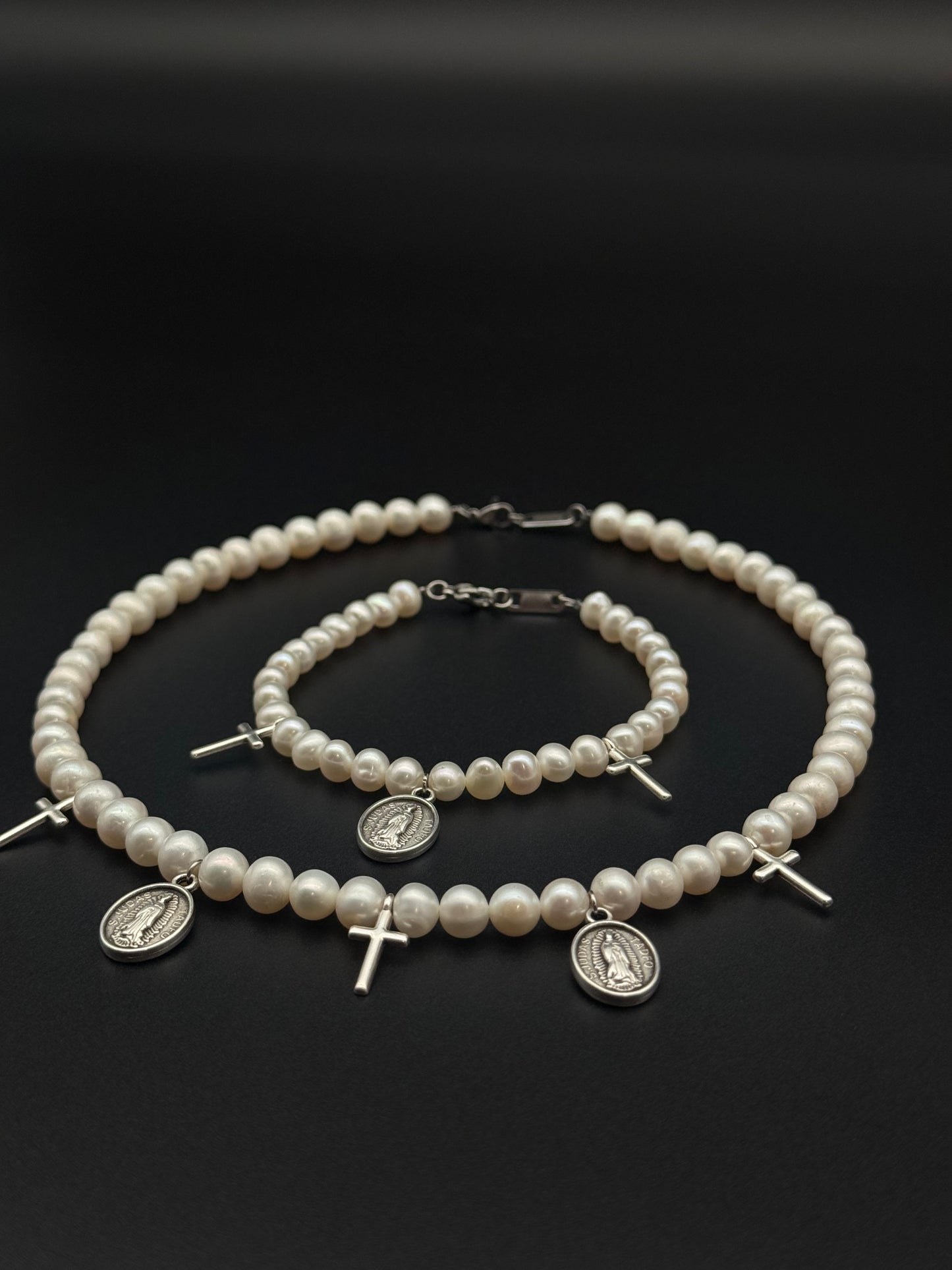 HOLY Pearl bracelet