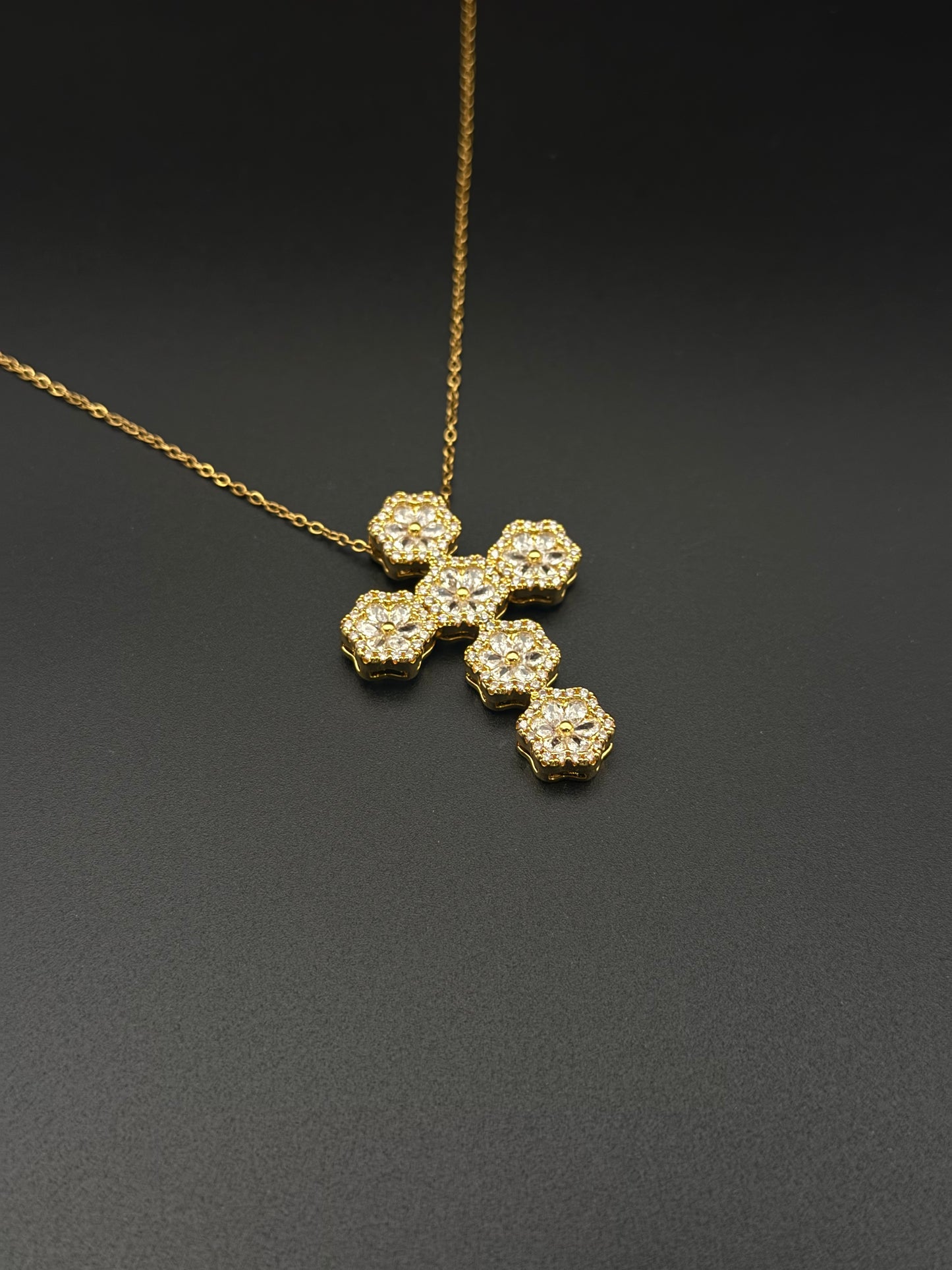 Narciso Shiny Cross Necklace